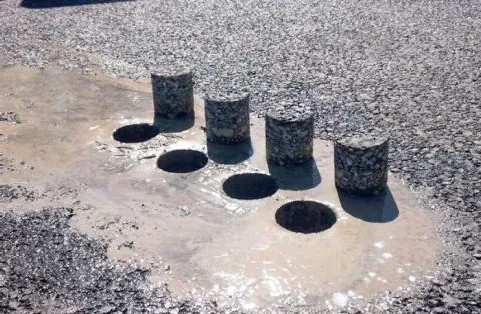 Sverlenie otverstij v asfalte